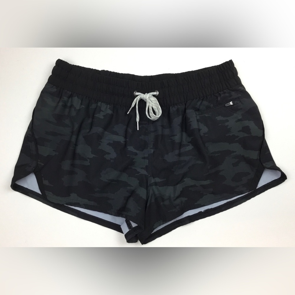 Vuori Clementine Athletic Performance Lined Shorts Women's Medium Black Camo